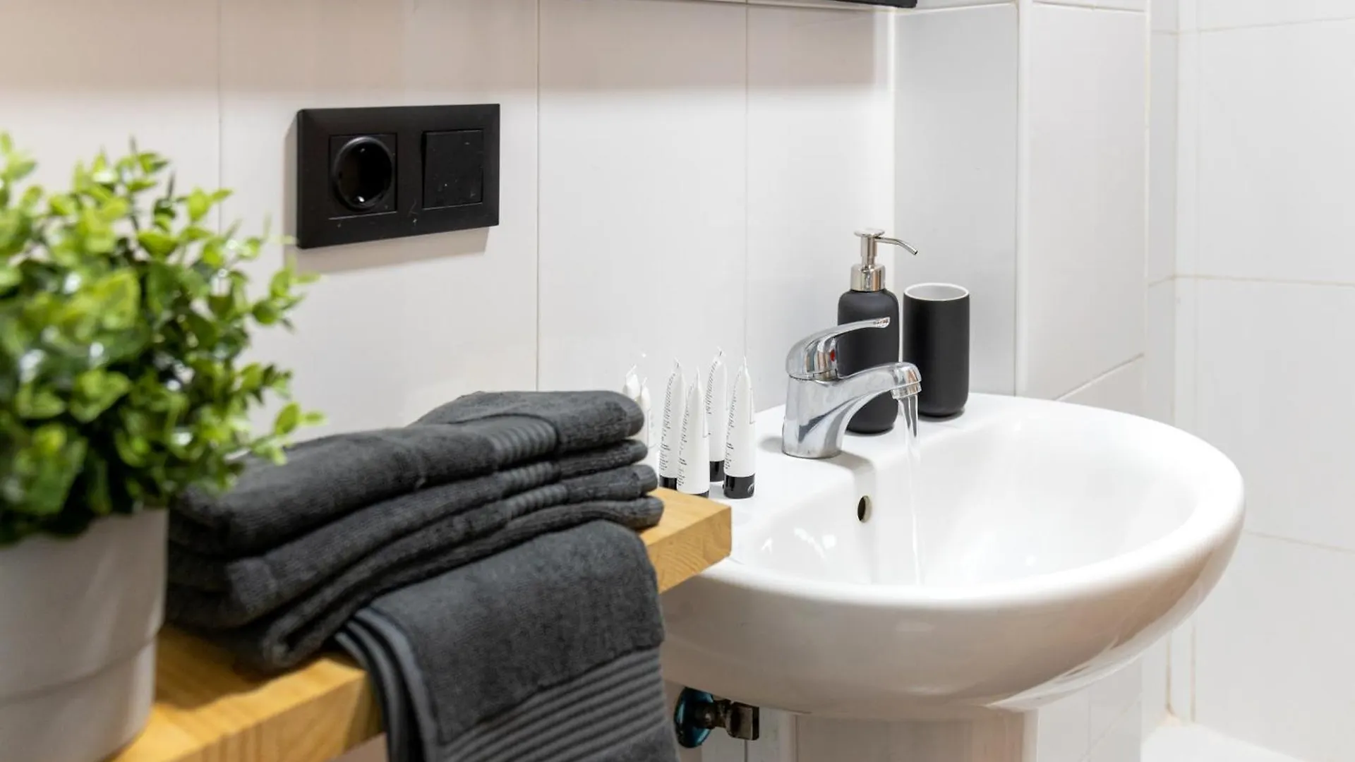Luxury Suite Puerta De La Alhambra Granada Apartment